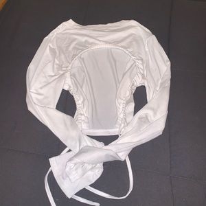 White long-sleeve crop top